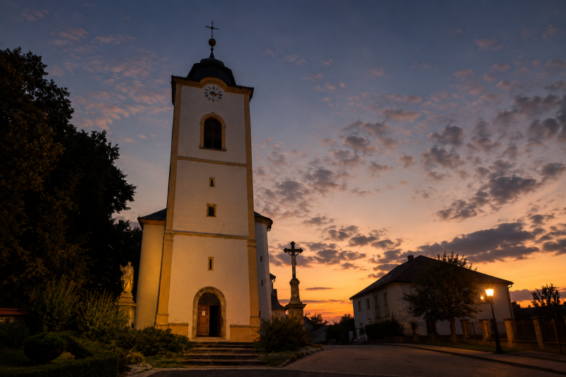 Římskokatolický kostel s farou