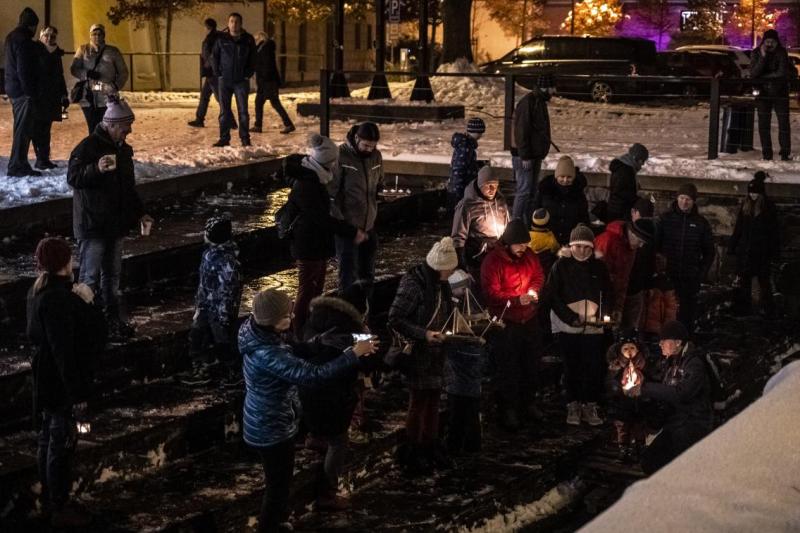 Pouštění skořápkových lodiček — Amfiteátr, Velká Bystřice